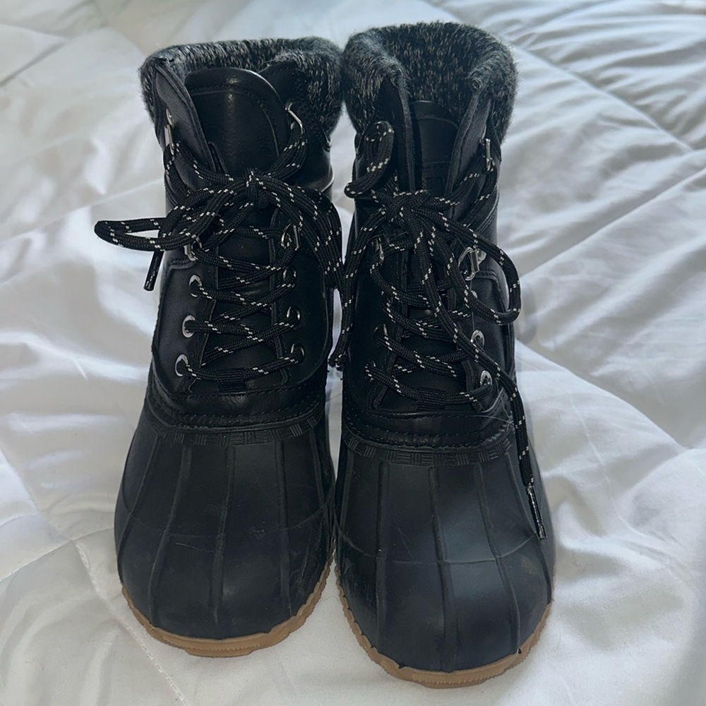 Hilfiger low snow/rain boots.